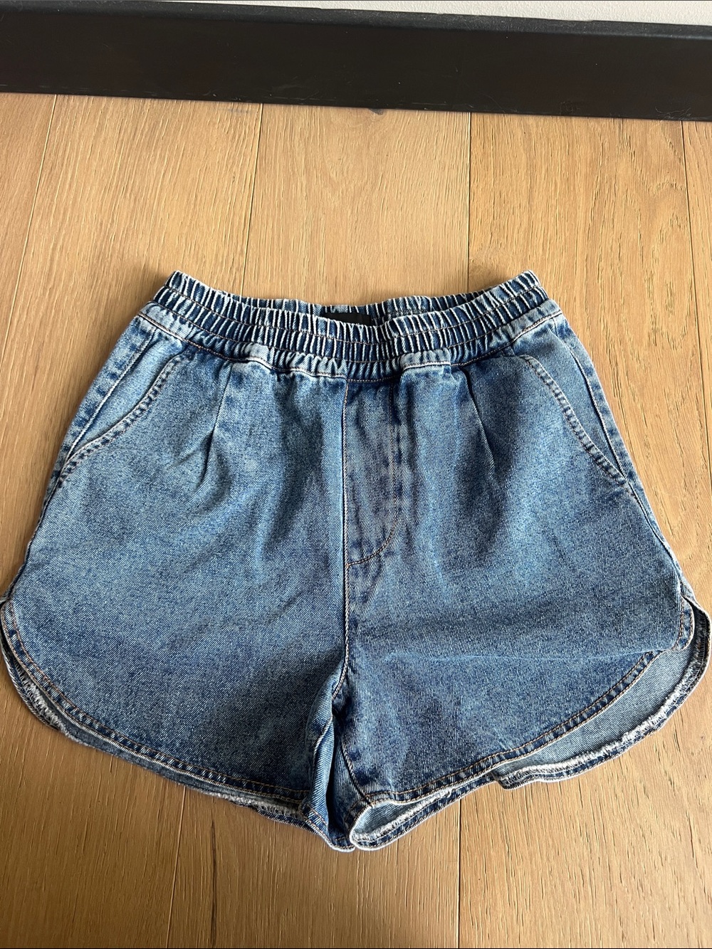 Vero Moda Light Blue Elastic-Waist Denim Shorts